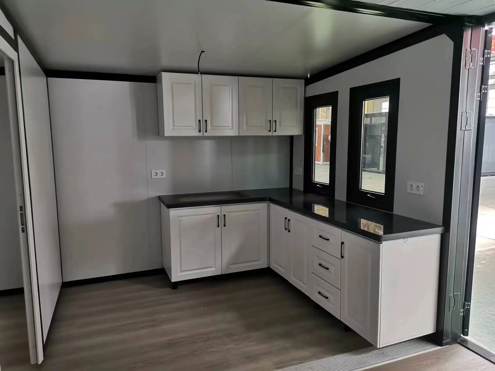 Tiny Prefabricated Expandable House 20ft 40ft Container Home with Heating Bathroom and Modular Furniture for All Seasons – Image 6